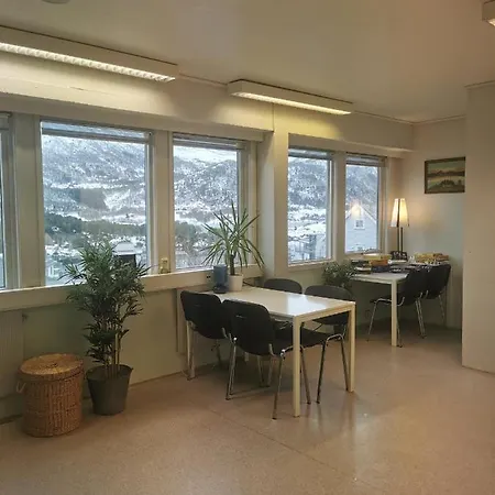 Hostel Brattvag Fjordblikk